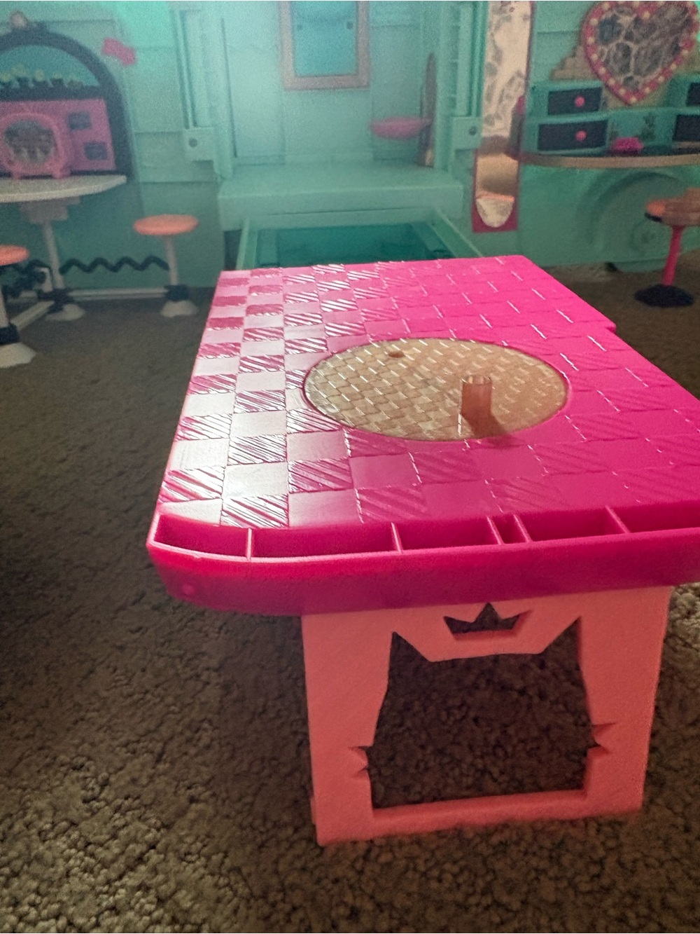 L.O.L. Surprise! Mint Camper Van, Car and Furniture - Picture 4 of 15